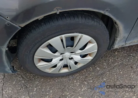 2013 Toyota Yaris Le z USA, uszkodzony, nr VIN JTDKTUD30DD546839